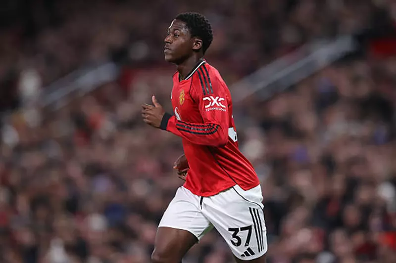 مطلوب في 7 أندية.. تقارير تكشف موقف مانشستر يونايتد من بيع ماينو